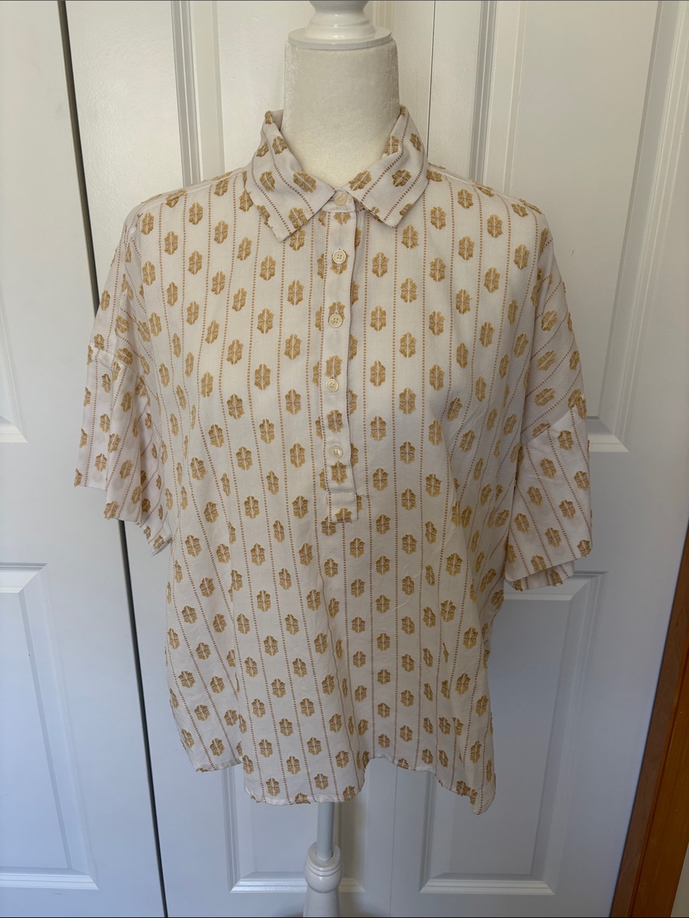 LOFT Cream Short-Sleeve Button Down Shirt with Gold Motif
